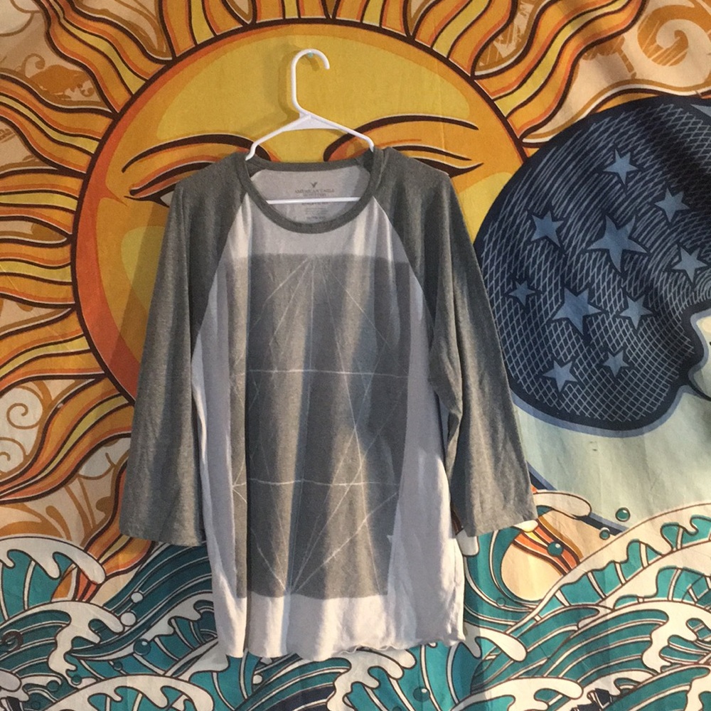 American Eagle tee shirt w geo design. XL